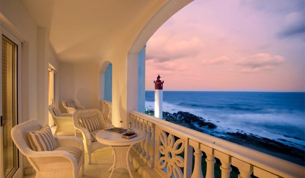 Vue sur l'océan indien d'une suite de luxe de l'Oyster Box hotel
