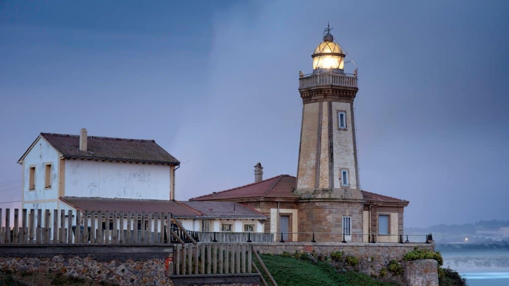 Phare d'Aviles dans les Asturies, Espagne