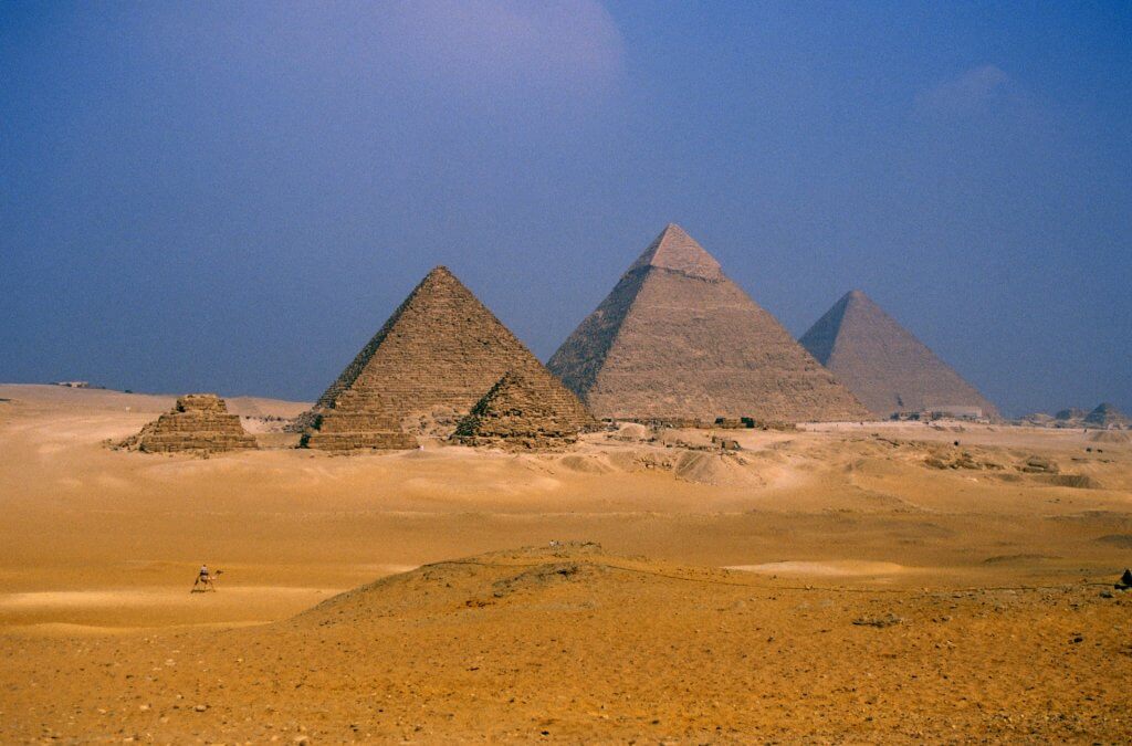 Pyramides de Gyseh, un incontournable lors d'un voyage de luxe en Egypte.